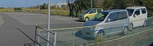 2021-10-28 13-53 北駐車場に戻ってきた時の風景で、二段駐車をして、乗ったままで、当方が帰るまで監視していたカルト車「3184」
