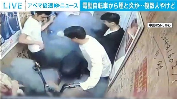 【映像】中国のエレベーター内で炎上事故、電動スクーターが爆発