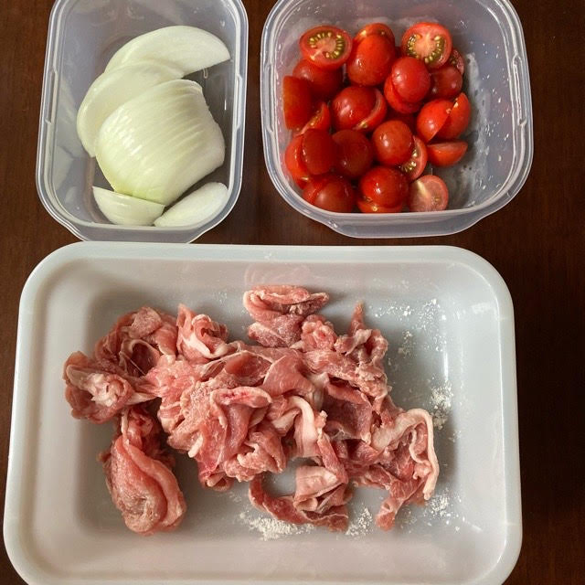 炒めるだけで簡単♡チェリートマトと豚肉の生姜焼き①