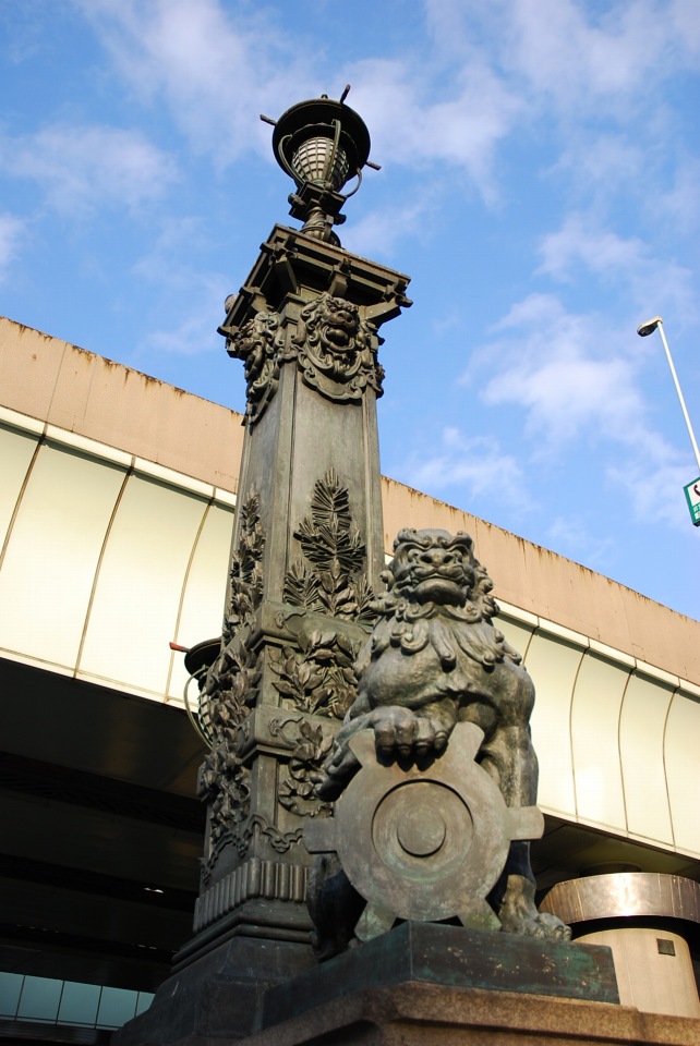 日本橋の欄干像