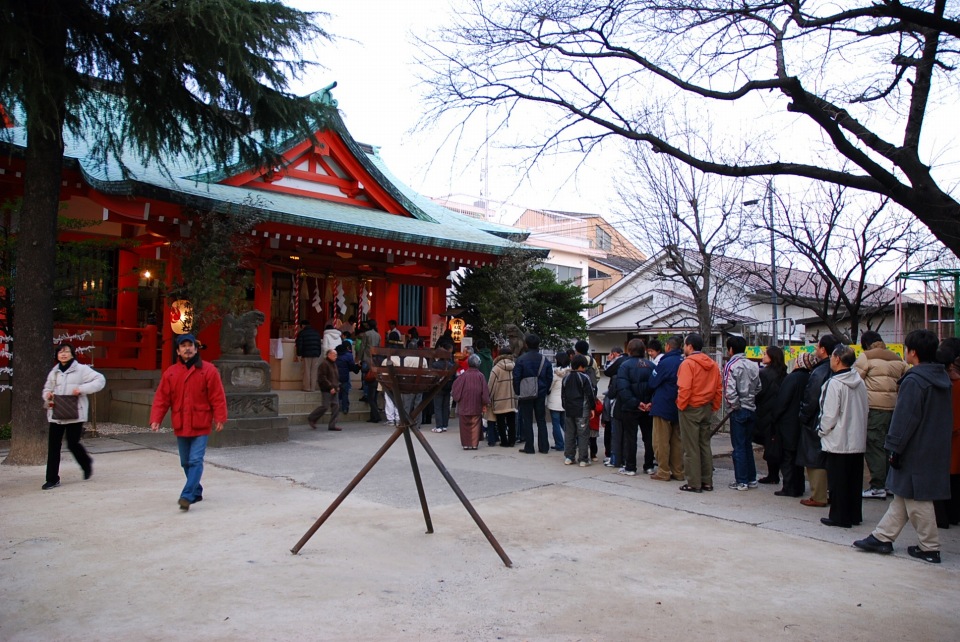 初詣参拝の赤城神社
