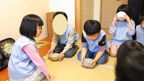 きりん組　お茶会練習 (2)