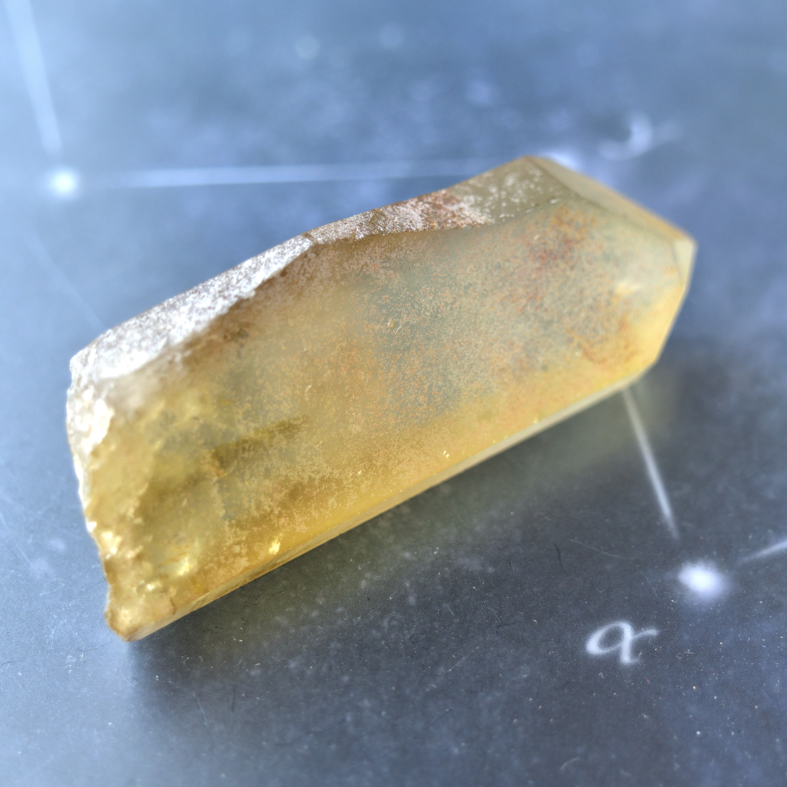 ザンビア産 アヴァンダンスクォーツ 金運上昇の天然原石水晶 32.6g-
