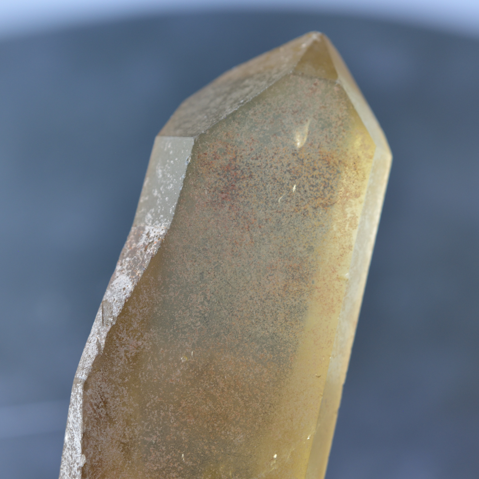 ザンビア産 アヴァンダンスクォーツ 金運上昇の天然原石水晶