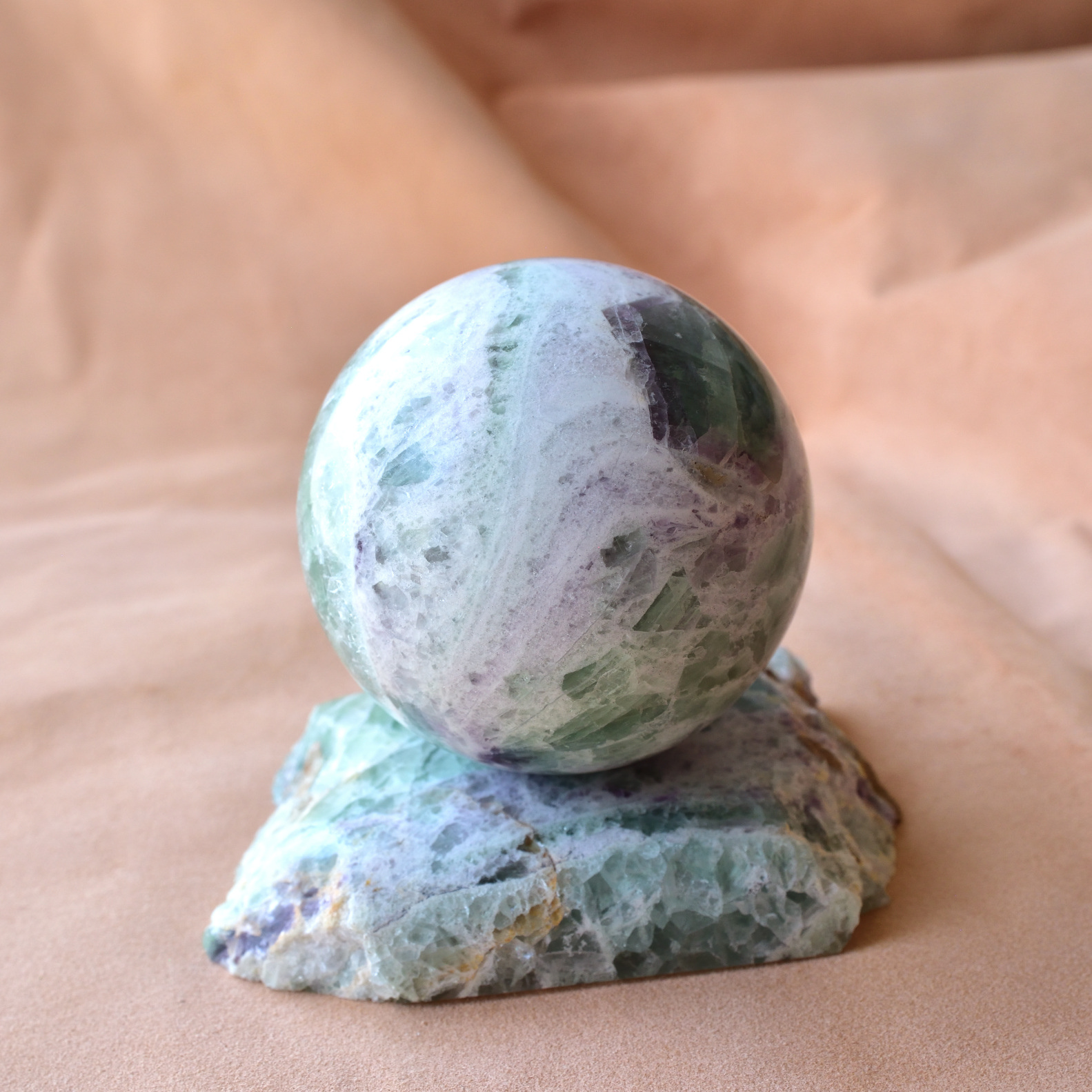 グリーンフローライト・スフィア　Planet Earth　モンゴル産　585g/丸玉・インテリア -  天然石・パワーストーンのルース、クリスタル、原石、鉱物　Stone marble