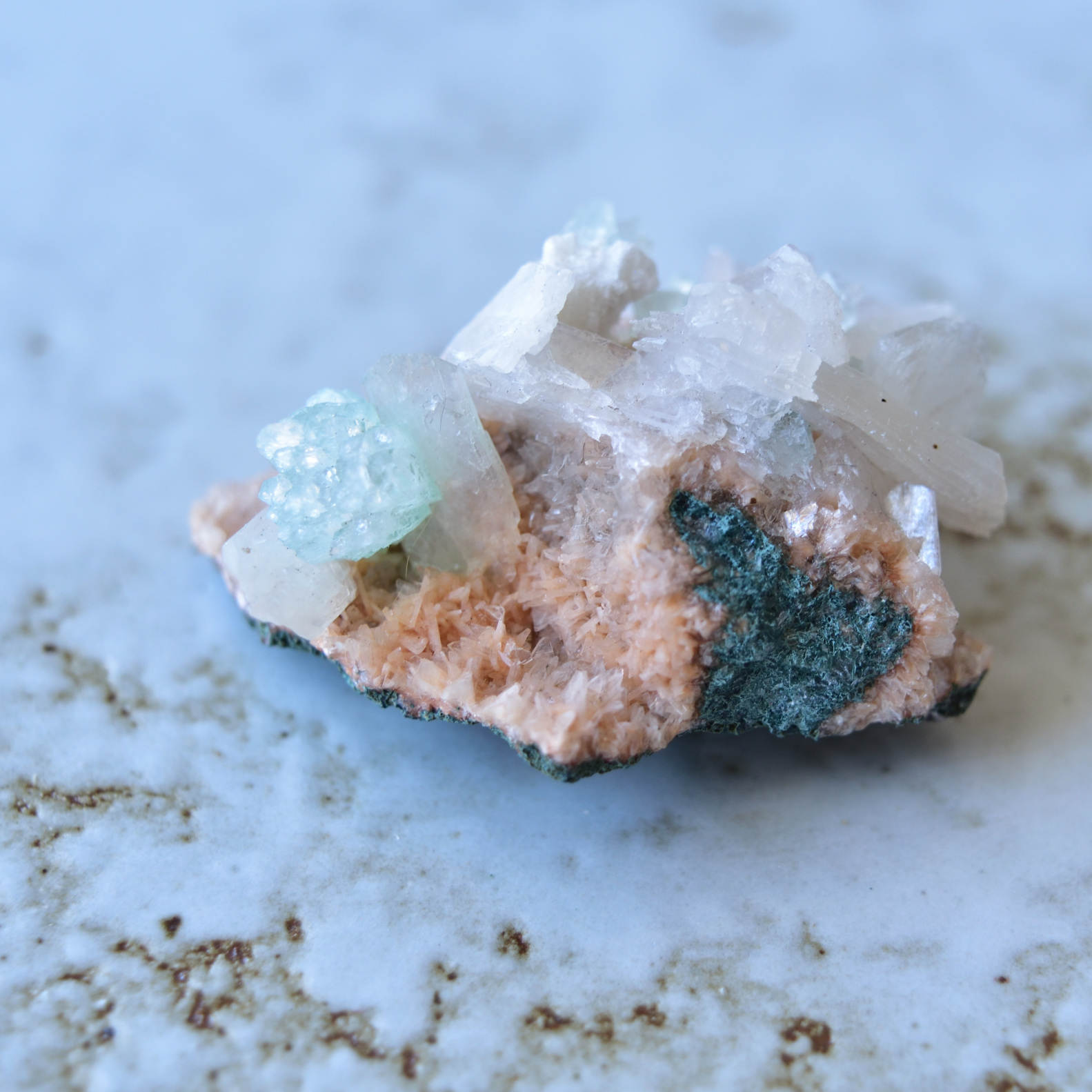 驚きの安さ インド産 スティルバイト共生 グリーンアポフィライト 鉱物標本