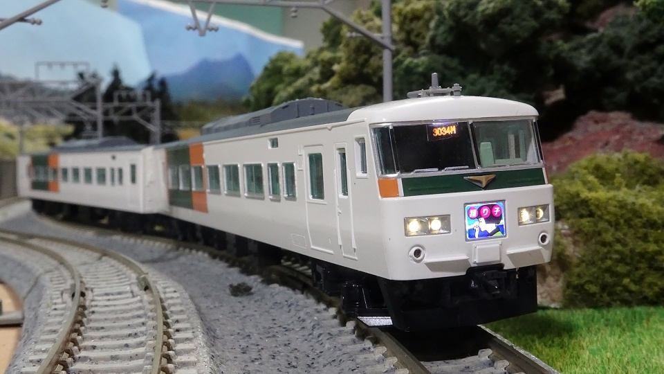 JR 185-200系特急電車(踊り子・新塗装・強化型スカート)