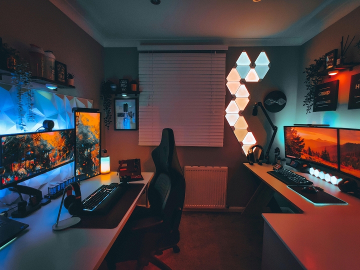 Show_Your_PC_Desk_UltlaWideMonitor_Part82_82.jpg