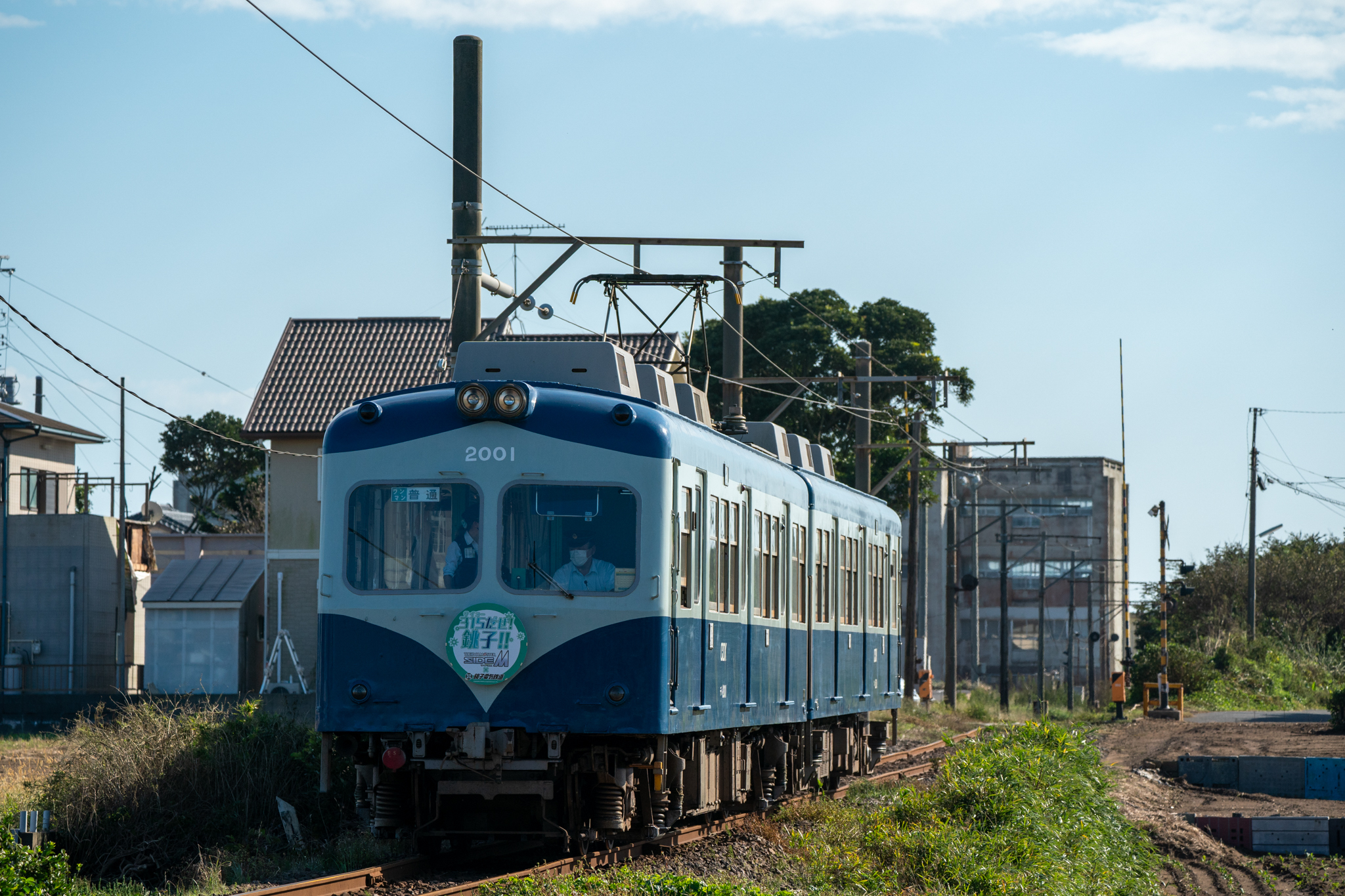 20211002_犬吠駅に進入する銚子行き列車